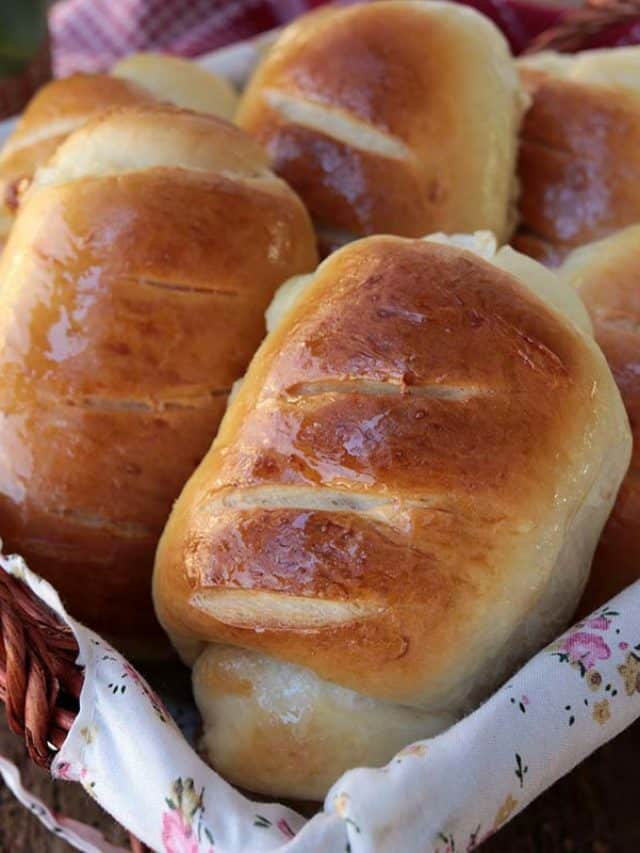 Pãozinho recheado com presunto e queijo