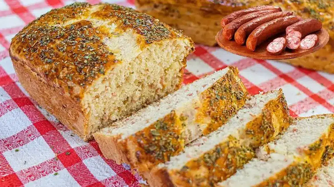 Pão caseiro de calabresa: Aprenda a fazer a massa mole mais fácil do mundo