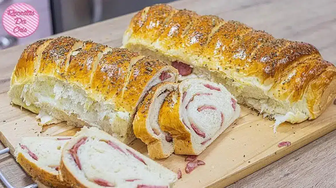 Pão Caseiro de Calabresa: Aprenda a fazer essa delícia para sua família