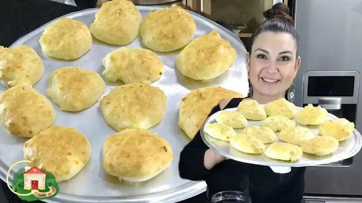 Pão de Queijo de Colher: Experimente essa Delícia Prática em Casa para o Lanche