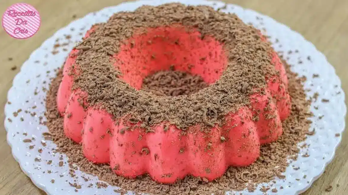 Pudim Sensação: Aprenda a Fazer um Delicioso Pudim de Morango Sem Forno e Sem Fogão