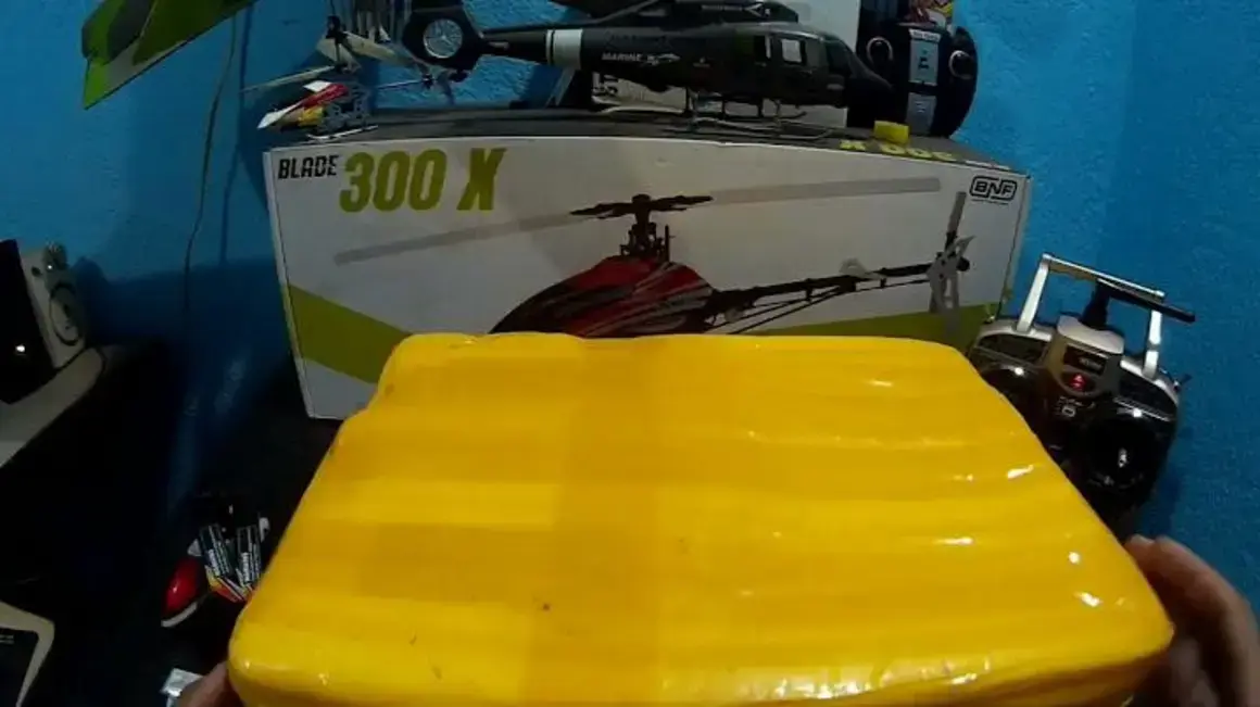 Unboxing do Micro Helimodelo Wltoys V966 de 6 Canais e suas Funcionalidades